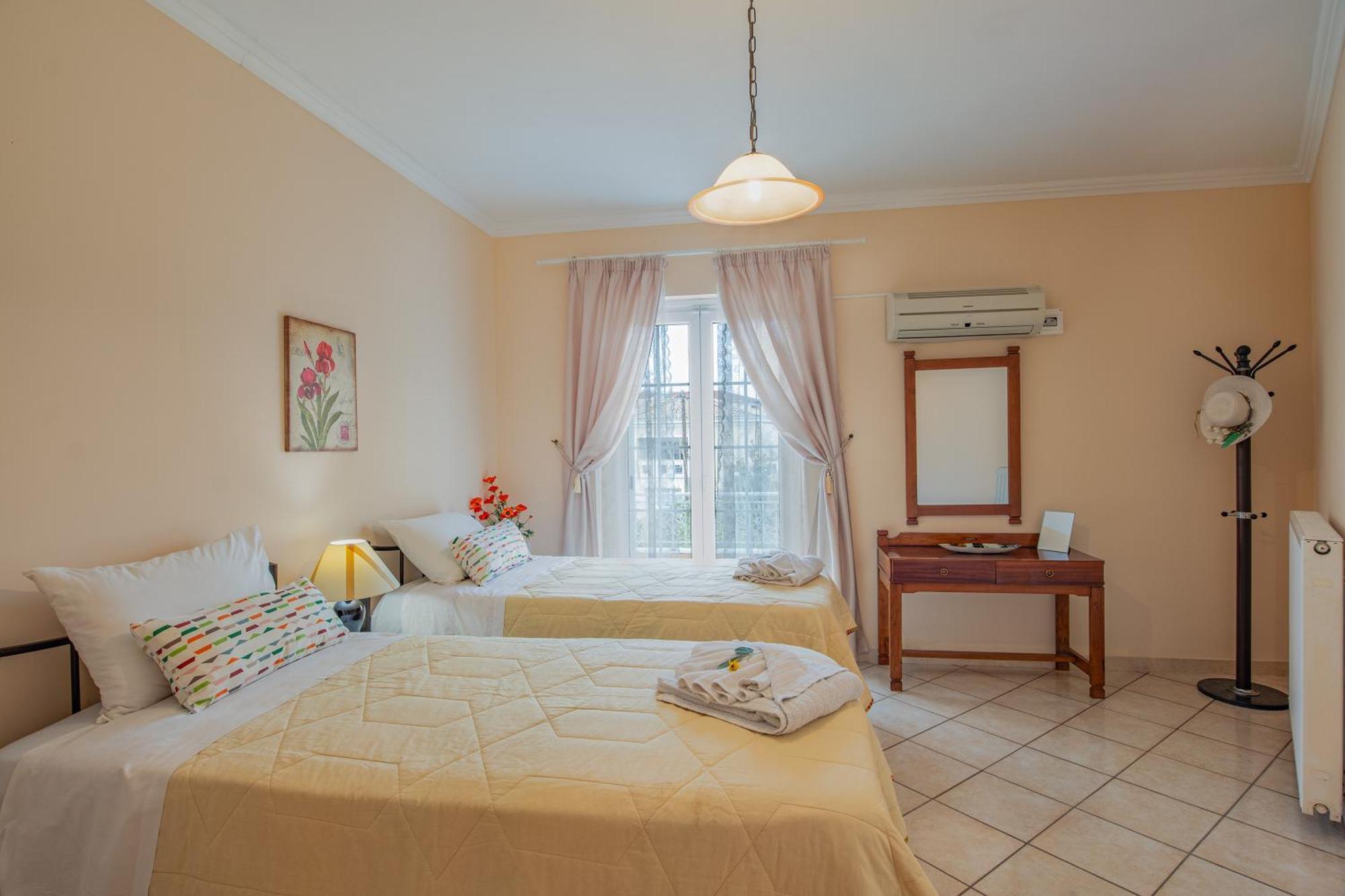 House Of Velenia - 2 Bedroom Apartment Near Old Town, Airport And Bus Station Corfu  Eksteriør bilde